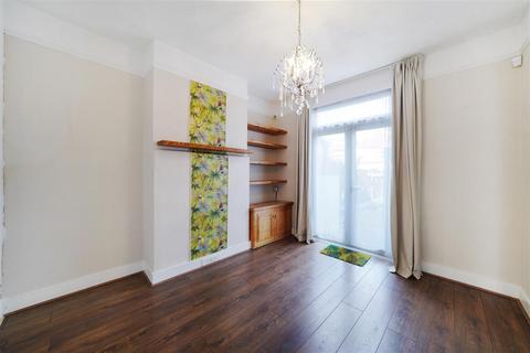3 bedroom apartment to rent - Haldane Road, London