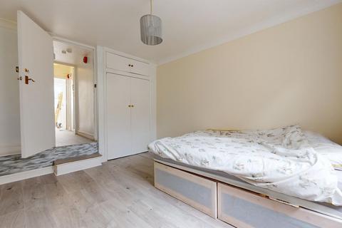 1 bedroom flat for sale, Hogarth Place, London SW5