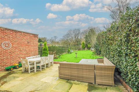 4 bedroom semi-detached house for sale, The Avenue, Brentwood