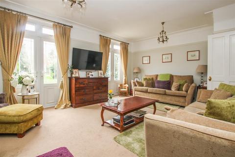 4 bedroom semi-detached house for sale - The Avenue, Brentwood
