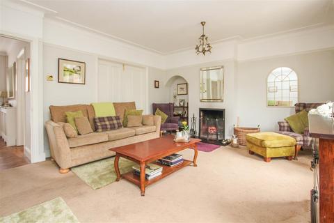 4 bedroom semi-detached house for sale, The Avenue, Brentwood