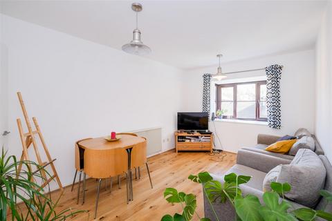 2 bedroom apartment for sale, Hallingbury Court, Forest Road, Walthamstow