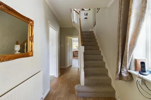 4 bedroom detached house for sale - Chaldon Way, Coulsdon CR5