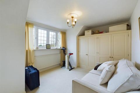 Glenbardie Grove Wood Hill, Coulsdon, CR5 2EN
