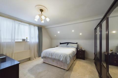 Glenbardie Grove Wood Hill, Coulsdon, CR5 2EN