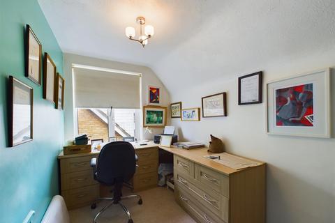 Glenbardie Grove Wood Hill, Coulsdon, CR5 2EN