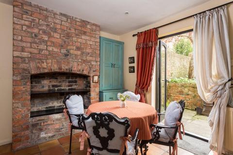 2 bedroom terraced house for sale - Kyme Street, York