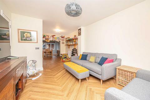 50a Acremoar Drive, Kinross, KY13 8RE