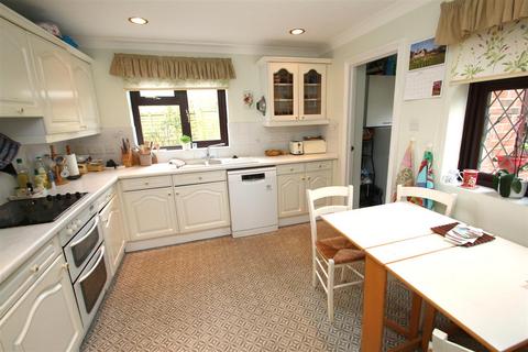 1, Rosery Court Hindon Road, Dinton, Salisbury, SP3 5EG
