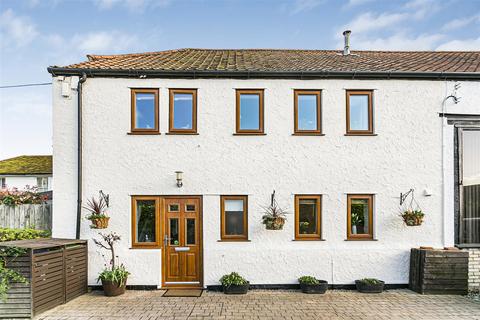 4 bedroom end of terrace house for sale, High Street, Chippenham CB7