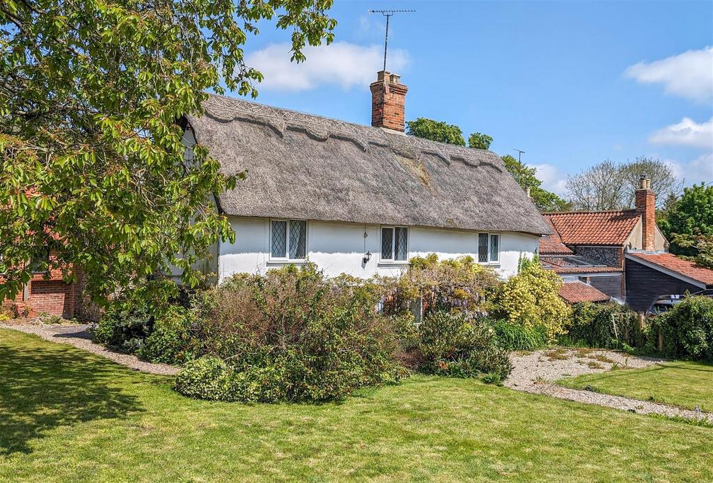Stores Hill, Dalham CB8 2 bed cottage for sale £395,000