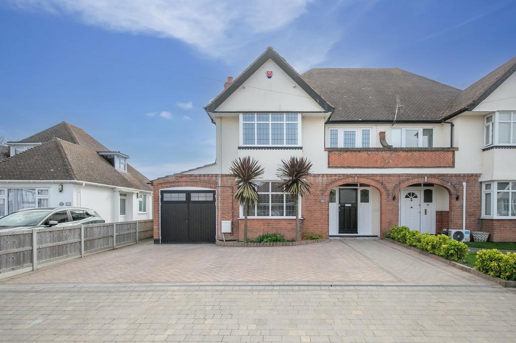 Boley Drive, ClactononSea, CO15 5 bed semidetached house for sale