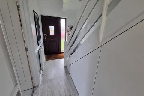 3 bedroom semi-detached house for sale - Lark Way, Bradwell