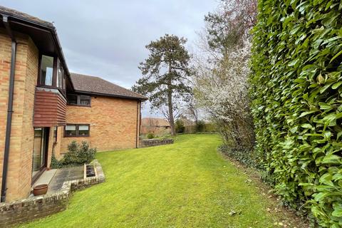 2 bedroom flat for sale, Pine Trees Court, Pine Trees, Hassocks, West Sussex, BN6 8NW