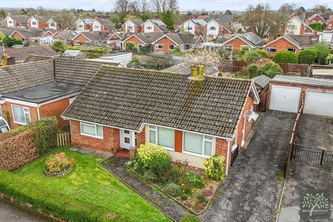 4 bedroom bungalow for sale - Upper Drove, Andover