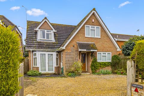 3 bedroom detached house for sale - Lakeview Drive, Hightown, Ringwood, Hampshire, BH24