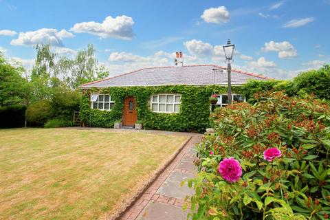 3 bedroom detached bungalow for sale, Smithy Brow, Croft, WA3