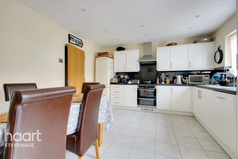 4 bedroom terraced house for sale, Lulworth Close, Stevenage