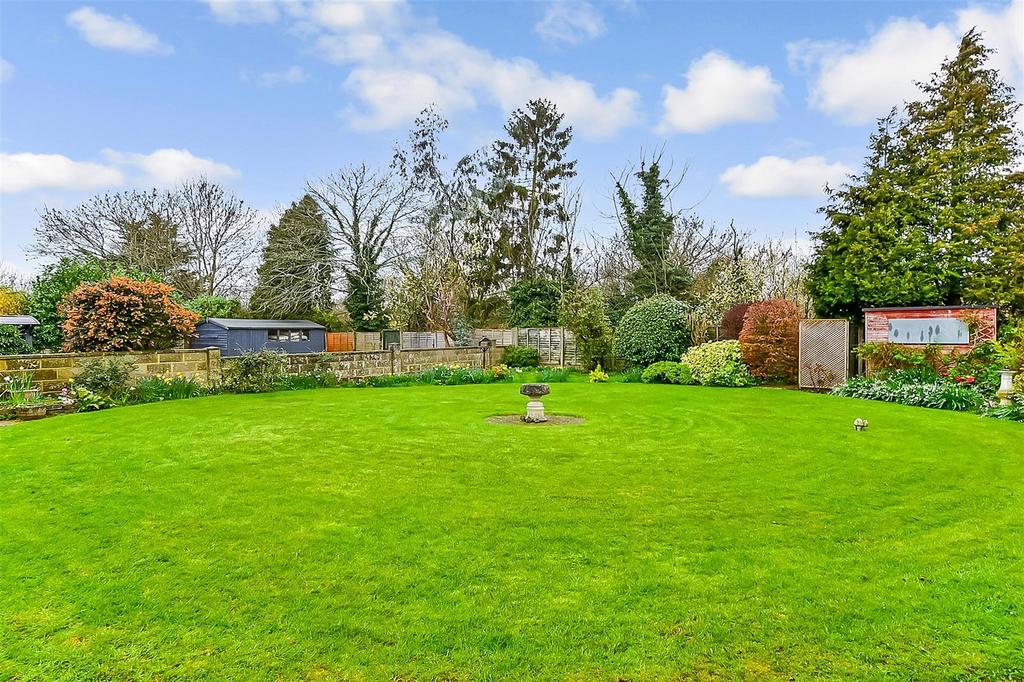 Hampson Way, Bearsted, Maidstone, Kent 4 bed chalet for sale £625,000