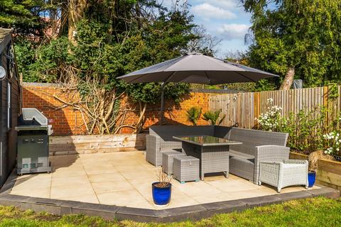 24 Bridge Road, Weybridge, KT13 8XT