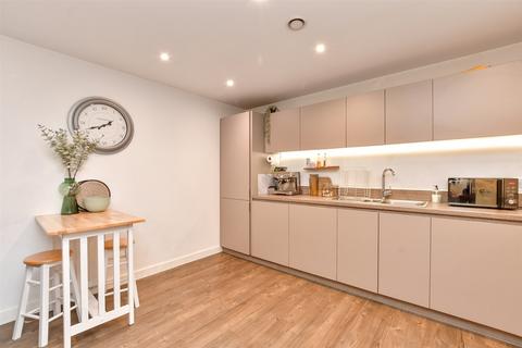 2 bedroom ground floor flat for sale - Salomons Grove, Southborough, Tunbridge Wells, Kent