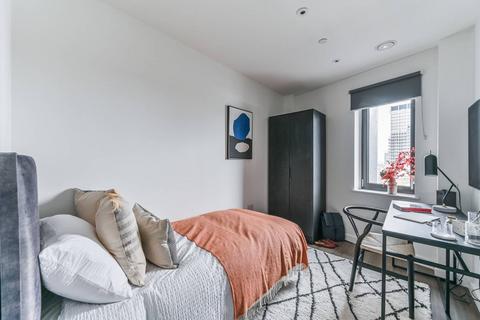 2 bedroom flat to rent, College Road, Croydon, CR0
