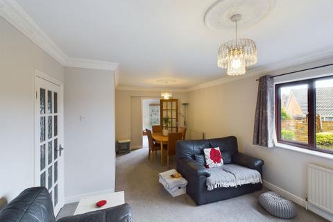 4 bedroom semi-detached house for sale - Taunton Avenue, Abington Vale, Northampton NN3 3LY
