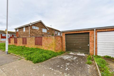 3 bedroom detached house for sale - The Hawthorns, Broadstairs, Kent