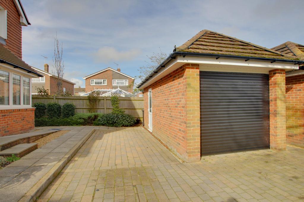 GARAGE &amp; PARKING