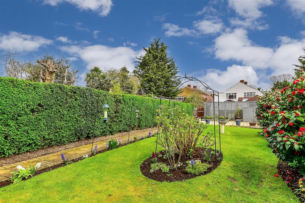 Gander Green Lane, Cheam, Sutton, Surrey 2 bed semidetached house for
