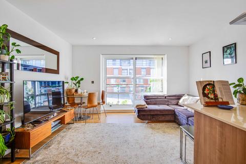 2 bedroom apartment to rent - Wandsworth Road, London SW8
