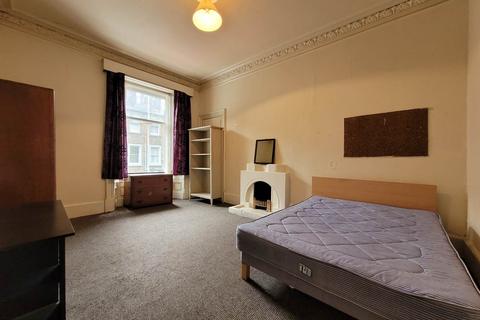 4 bedroom flat to rent, 105A 1/1 Nethergate, ,