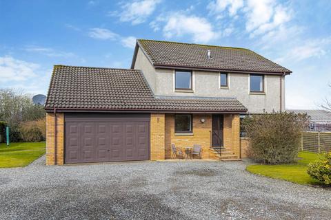 5 bedroom detached house to rent, Croft Road, Auchterarder PH3