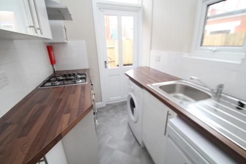 4 bedroom terraced house for sale, Mexborough Drive, Chapeltown, Leeds, LS7