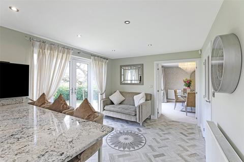 4 bedroom detached house for sale - Church Drive, Hoylandswaine, Sheffield, South Yorkshire, S36