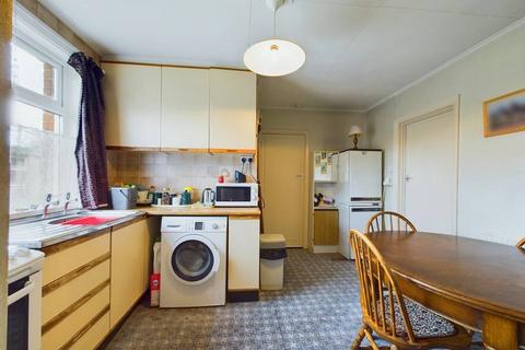 4 bedroom end of terrace house for sale, The Oval, Worthing BN14