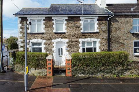 4 bedroom end of terrace house for sale - Glenmore, Main Road, CF38 1LS