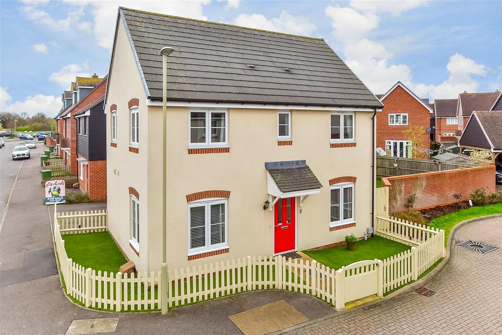 Lincoln Gardens, Kingsnorth, Ashford, Kent 3 bed detached house for