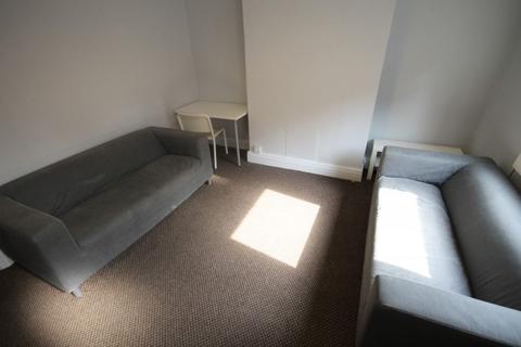 10 Belvedere Mount, Leeds, LS11 7ED