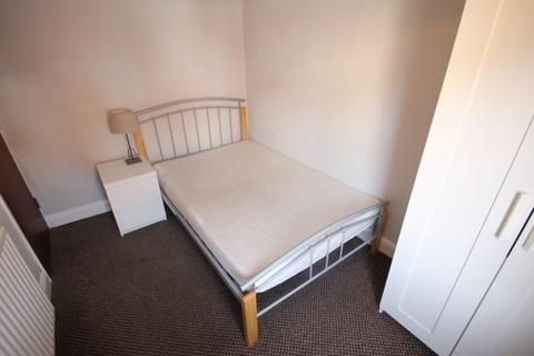 10 Belvedere Mount, Leeds, LS11 7ED