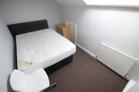 10 Belvedere Mount, Leeds, LS11 7ED