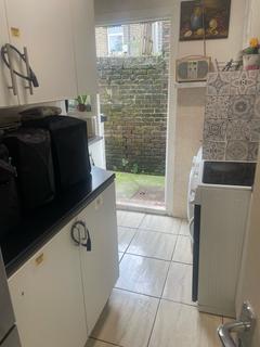 1 bedroom in a flat share to rent - Harrow Road, London NW10