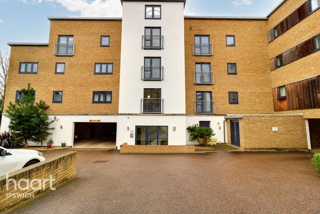 Tower Road, FELIXSTOWE 2 bed apartment for sale £170,000