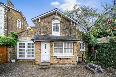 1b Vanbrugh Park Road, London, SE3 7NH