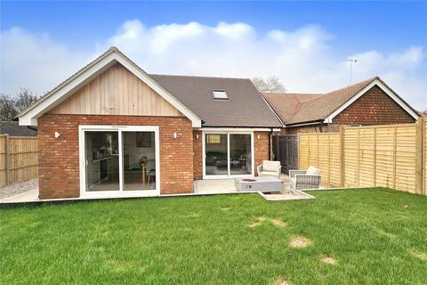2 bedroom bungalow for sale - Mill Road Avenue, Angmering, West Sussex