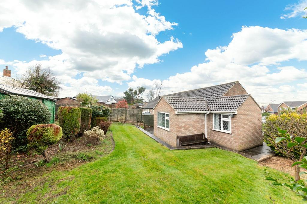 The Crofts, Emley, HD8 3 bed semi-detached bungalow for sale - £205,000