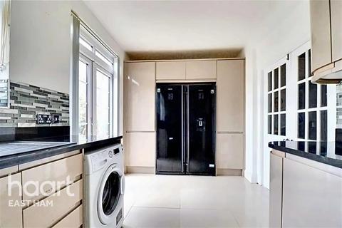 3 bedroom terraced house to rent, Stokes Road - East Ham - E6