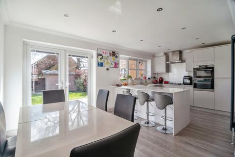 4 bedroom detached house for sale, Hatfield Road, Rayleigh, SS6