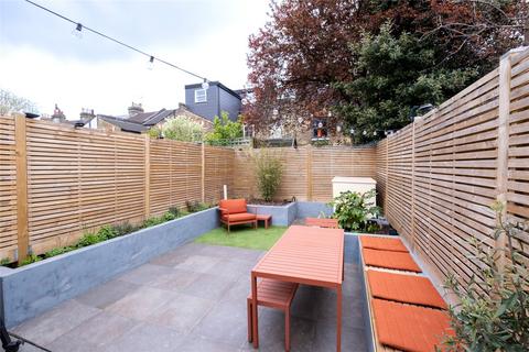 122 Eardley Road, London, SW16 5TG
