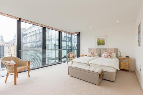 3 bedroom flat for sale, Flat 20, 18 Simpson Loan, Edinburgh EH3 9GB